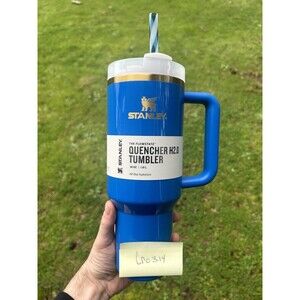 New Stanley Arctic Twist Quencher H2.0 Flowstate Tumbler 40 OZ IN HAND